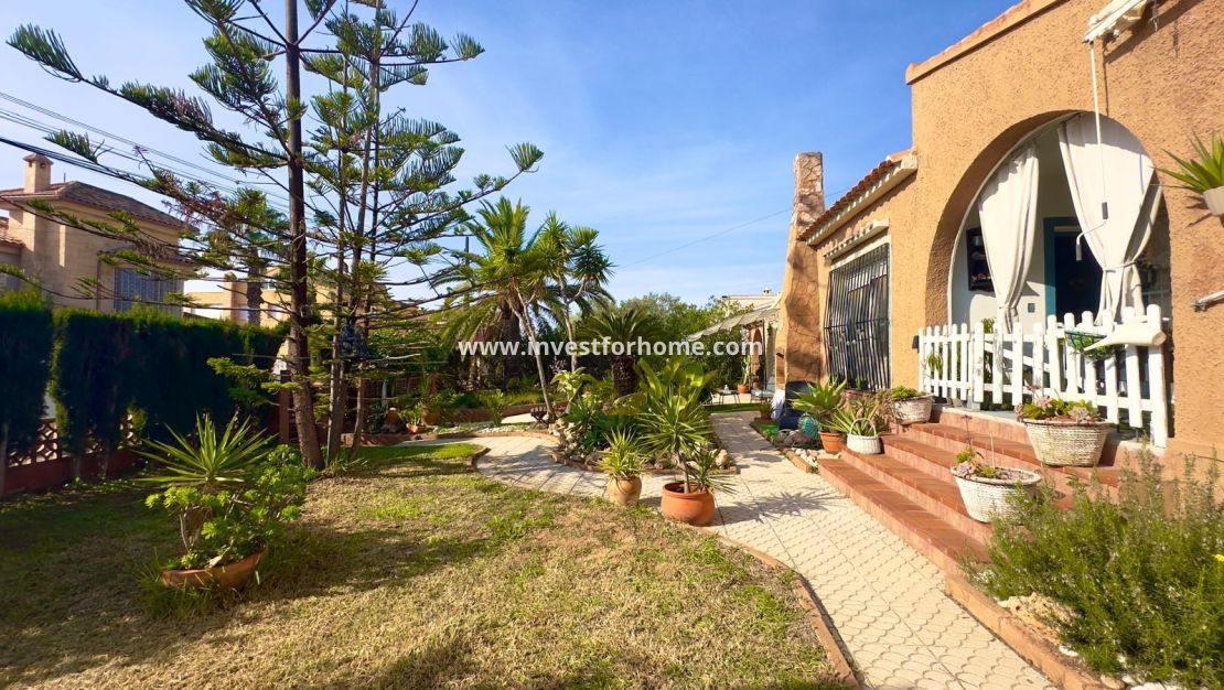 Sale - Villa - Torrevieja - Torrelamata - La Mata