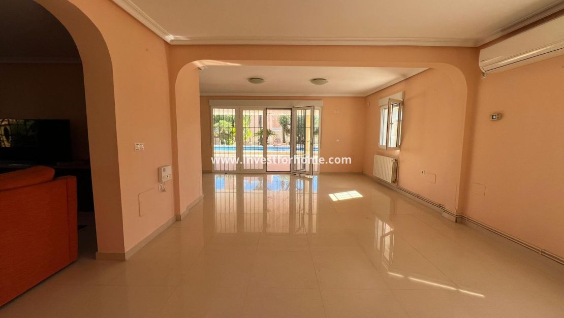 Sale - Villa - Torrevieja - Torreta Florida