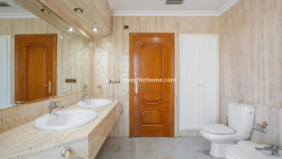 Sale - Villa - Torrevieja - Torreta Florida