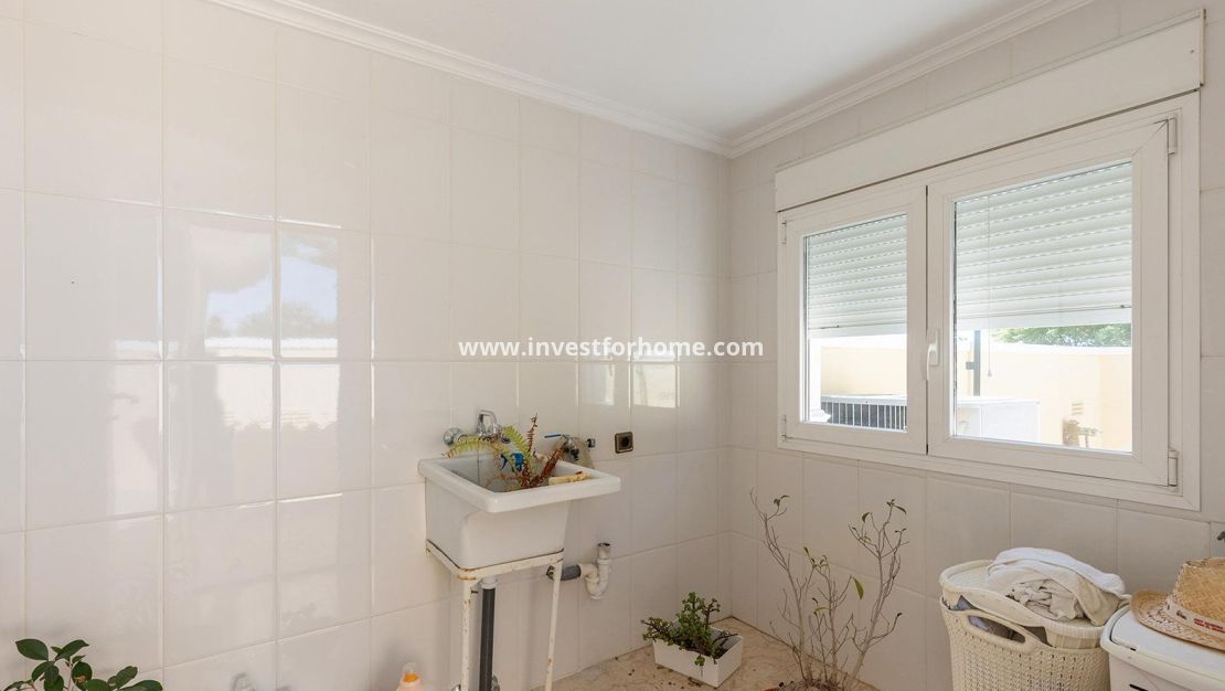 Sale - Villa - Torrevieja - Torreta Florida