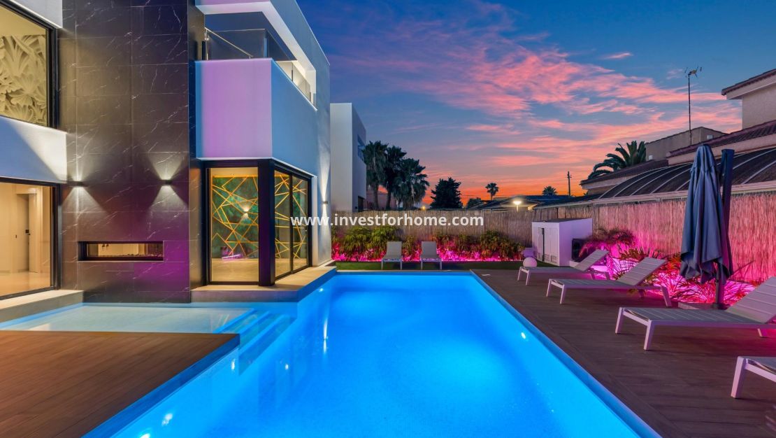 Sale - Villa - Torrevieja - Torreta Florida
