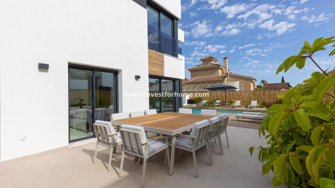 Sale - Villa - Torrevieja - Torreta Florida