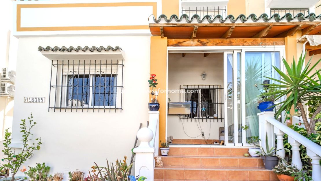 Vente - Villa - Orihuela Costa - Res Valle de los pinos