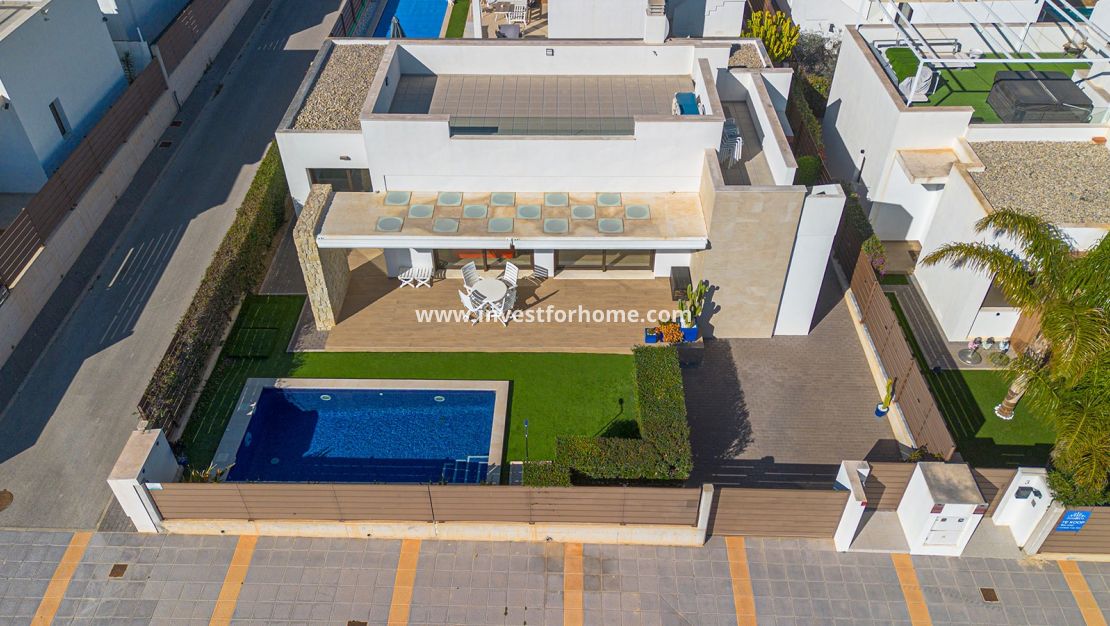 Vente - Villa - Orihuela Costa - Vistabella Golf