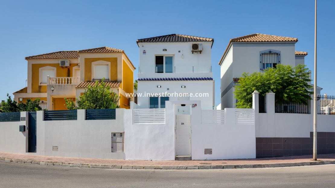 Vente - Villa - Torrevieja - aguas nuevas