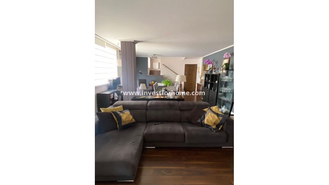 Vente - Villa - Torrevieja - Centro - Muelle Pesquero