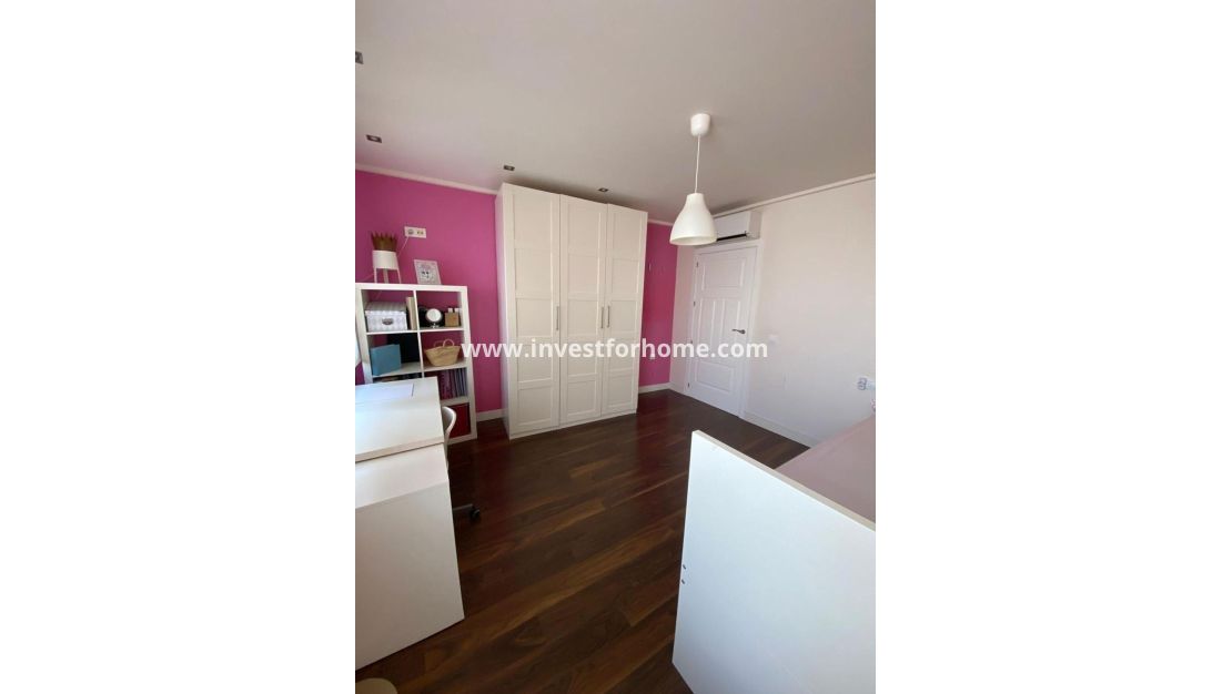 Vente - Villa - Torrevieja - Centro - Muelle Pesquero