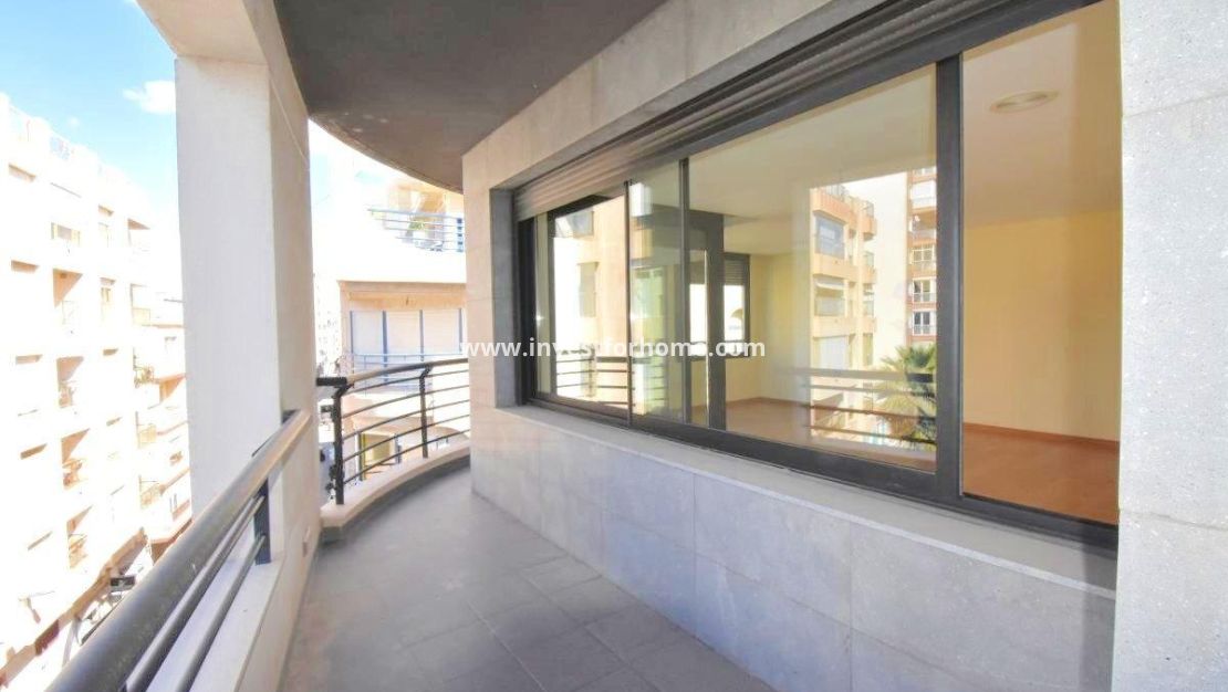Verkoop - Appartement - Torrevieja - Centro - Muelle Pesquero