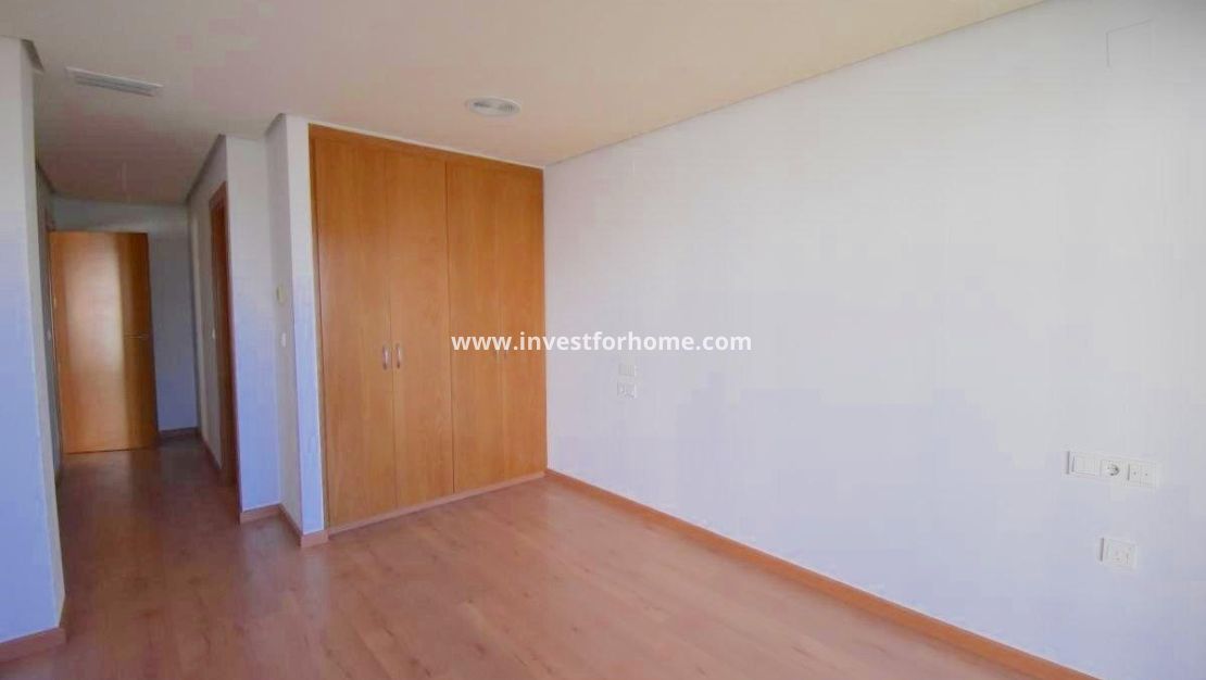 Verkoop - Appartement - Torrevieja - Centro - Muelle Pesquero