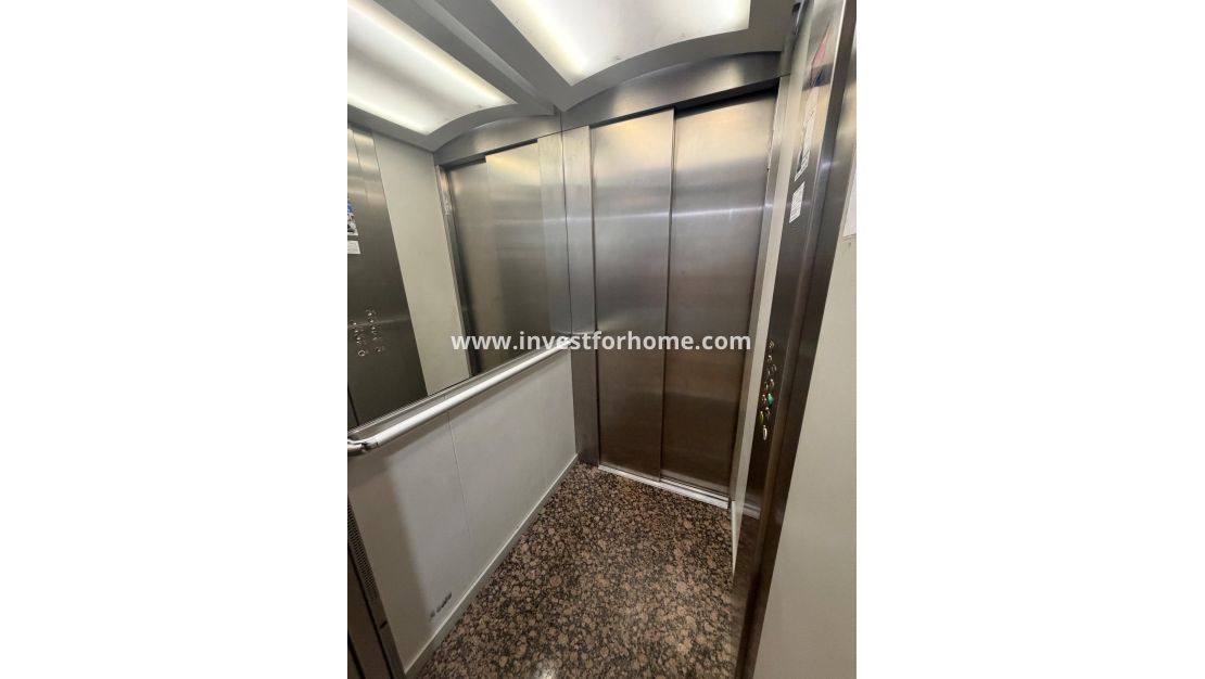 Verkoop - Appartement - Torrevieja - Centro