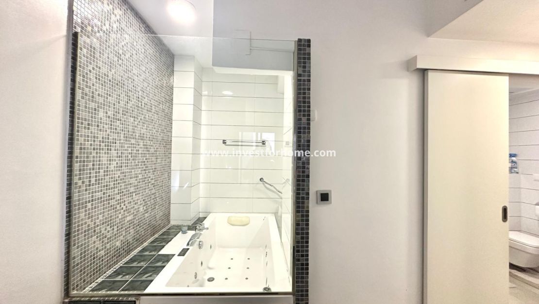 Verkoop - Appartement - Torrevieja - Centro