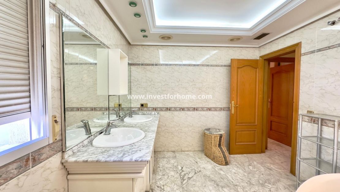 Verkoop - Appartement - Torrevieja - Centro