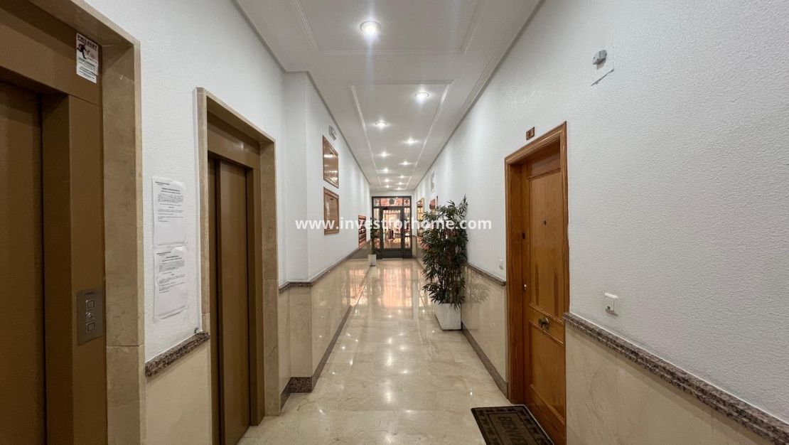 Verkoop - Appartement - Torrevieja - Centro