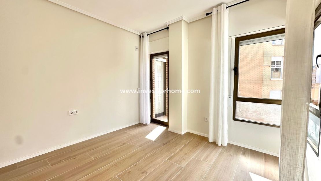 Verkoop - Appartement - Torrevieja - Centro