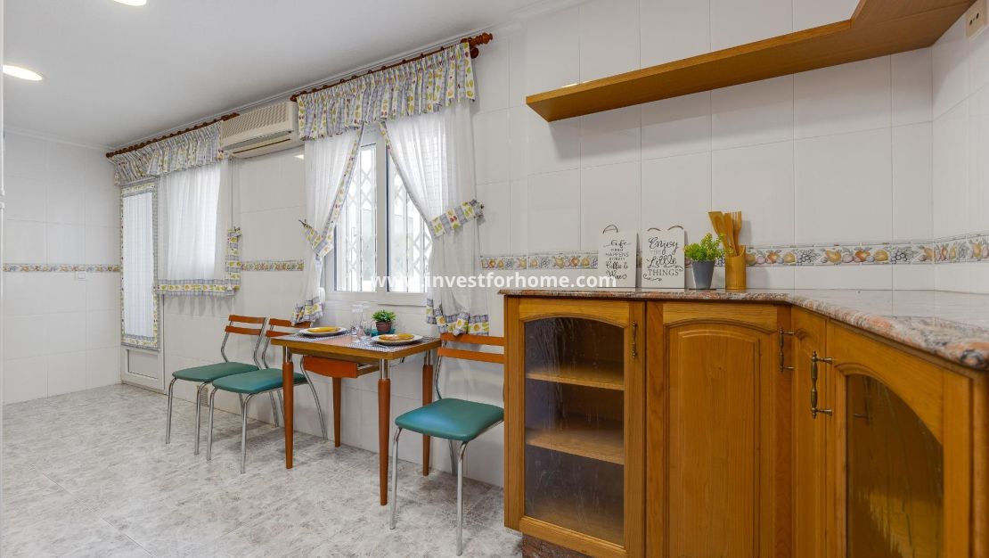 Verkoop - Appartement - Torrevieja - Centro