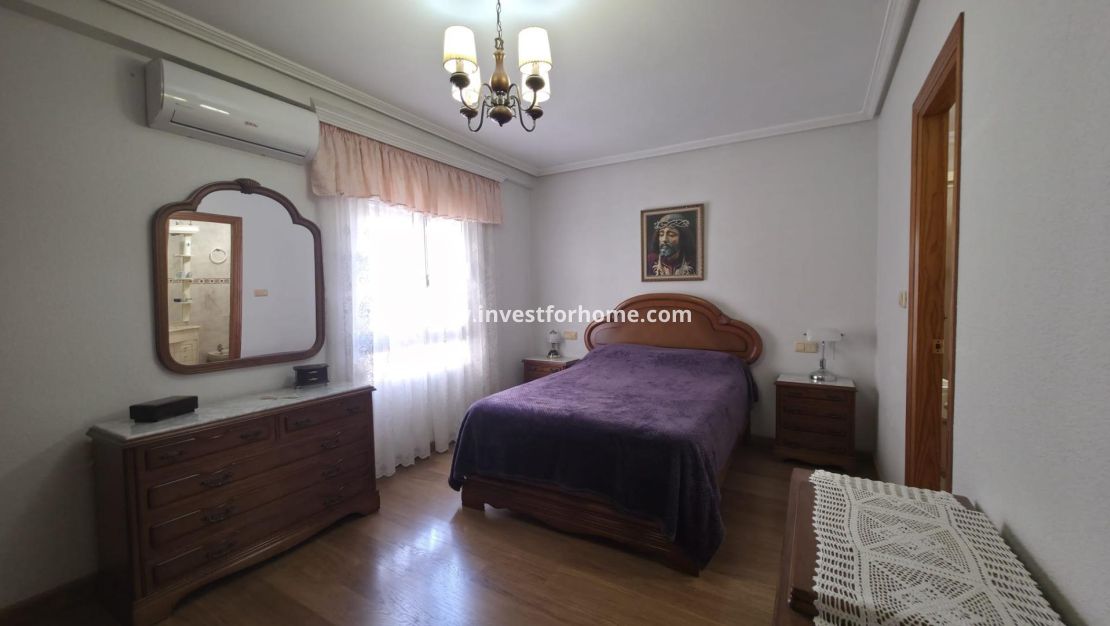 Verkoop - Appartement - Torrevieja - Centro