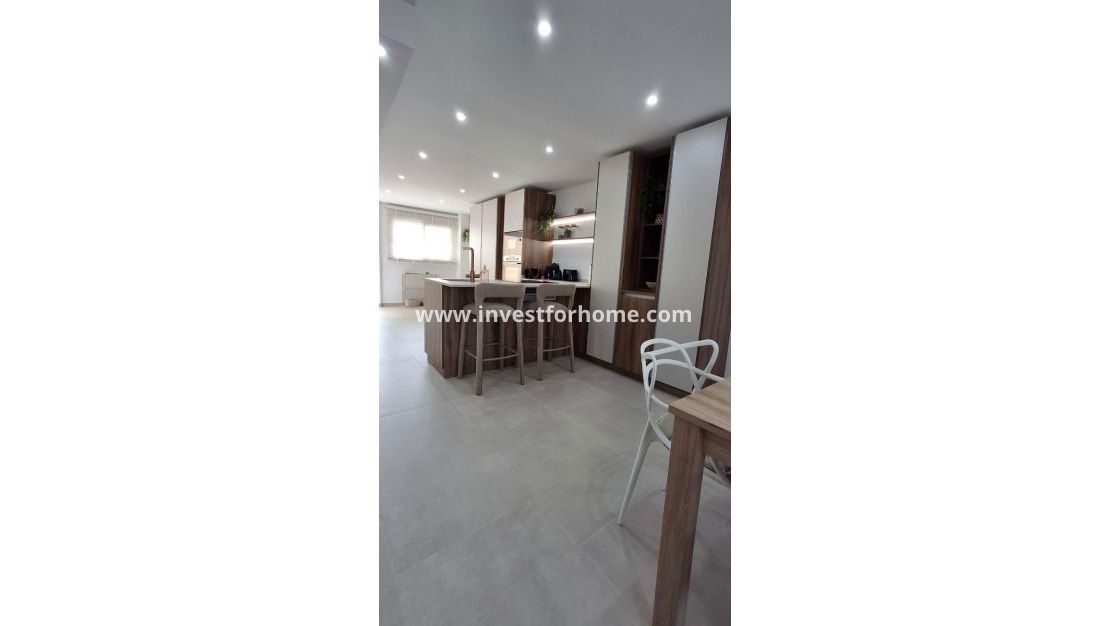 Verkoop - Appartement - Torrevieja - Playa Acequion