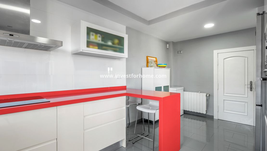Verkoop - Villa - Ciudad De Las Comunicaciones - Costa Blanca