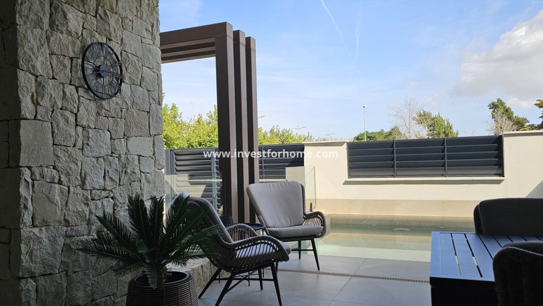 Verkoop - Villa - Dolores - Sector 4