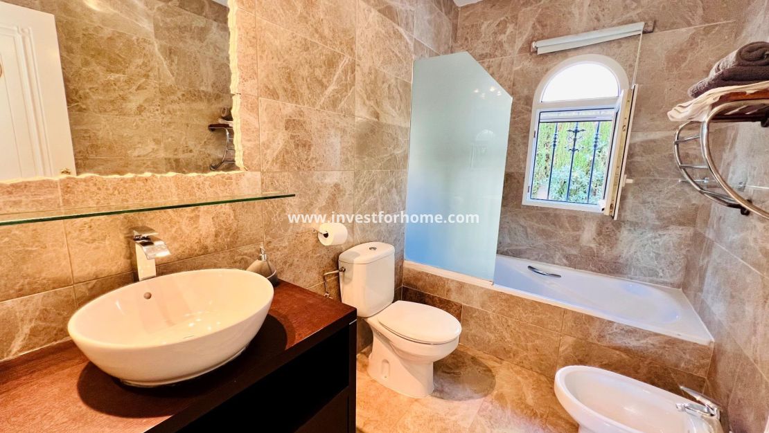 Verkoop - Villa - Orihuela Costa - Lomas De Campoamor Golf