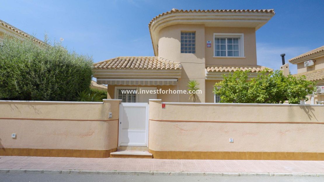 Verkoop - Villa - Orihuela Costa - Punta Prima