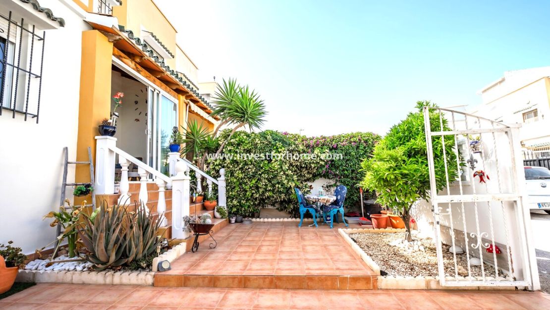 Verkoop - Villa - Orihuela Costa - Res Valle de los pinos