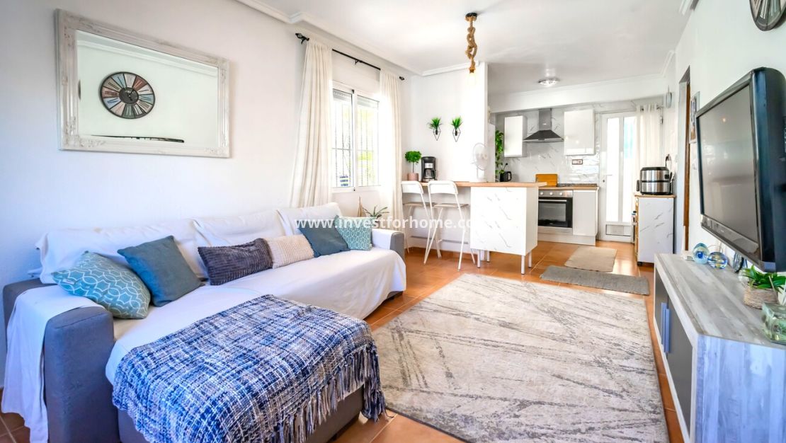 Verkoop - Villa - Orihuela Costa - Res Valle de los pinos