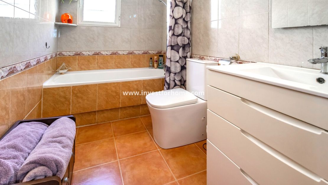 Verkoop - Villa - Orihuela Costa - Res Valle de los pinos