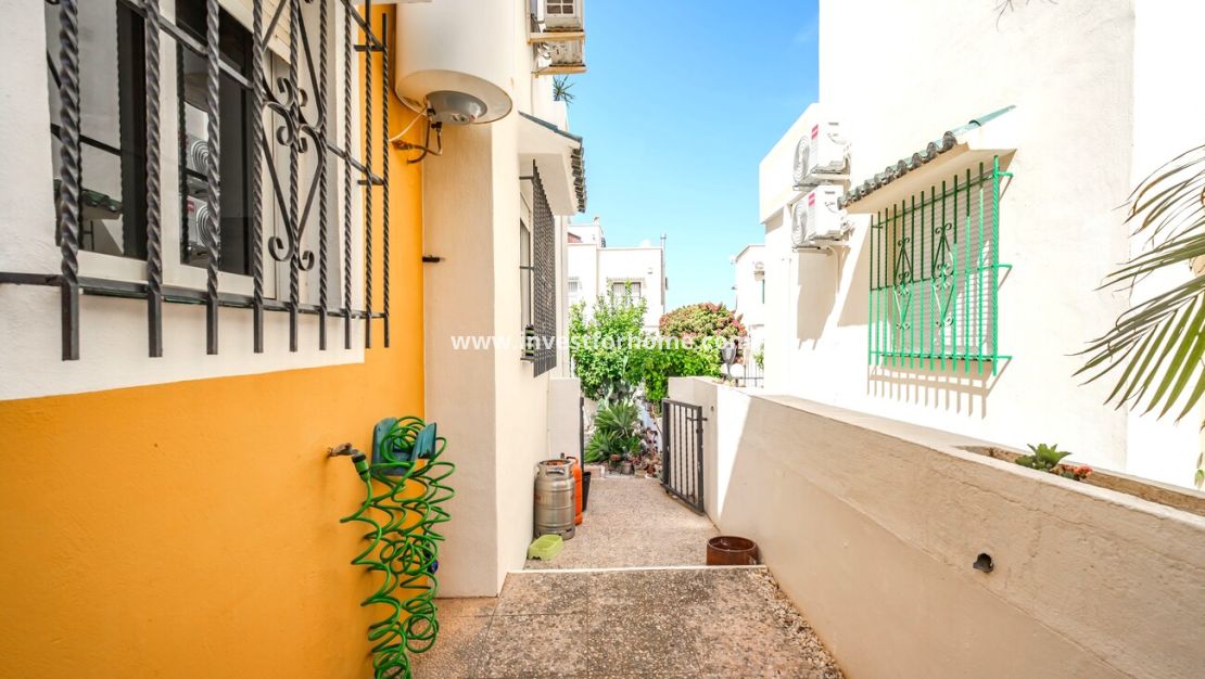 Verkoop - Villa - Orihuela Costa - Res Valle de los pinos