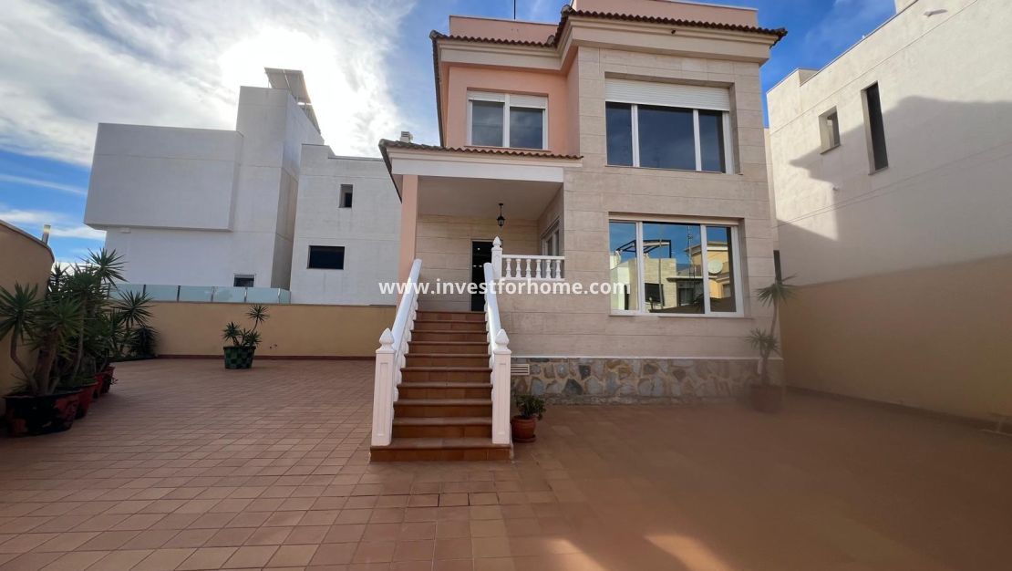Verkoop - Villa - Orihuela Costa - Villamartín-las Filipinas