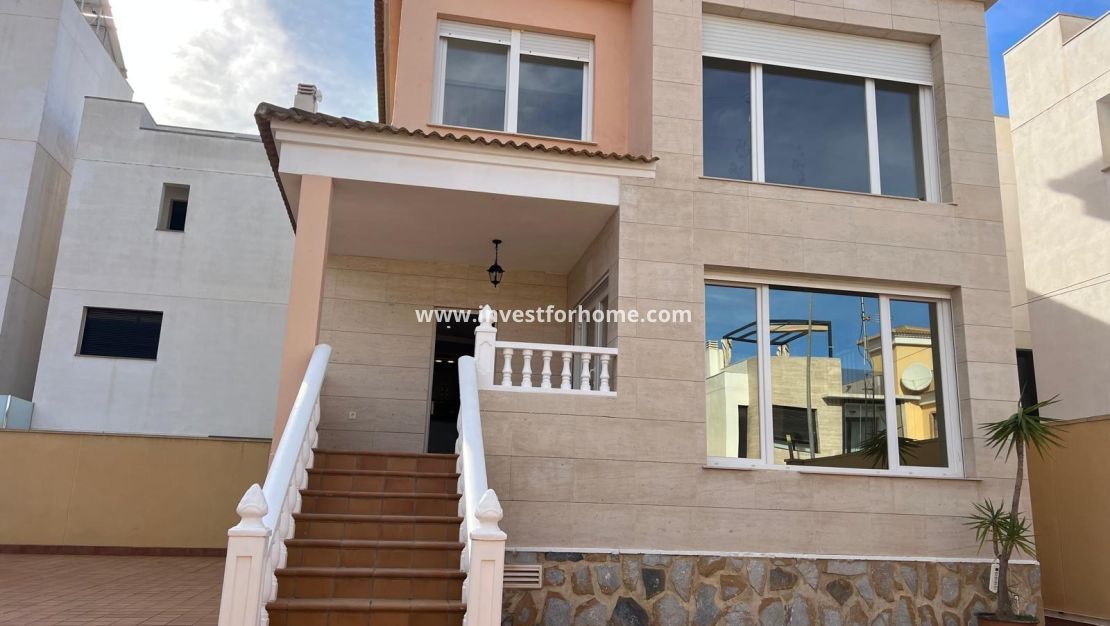 Verkoop - Villa - Orihuela Costa - Villamartín-las Filipinas