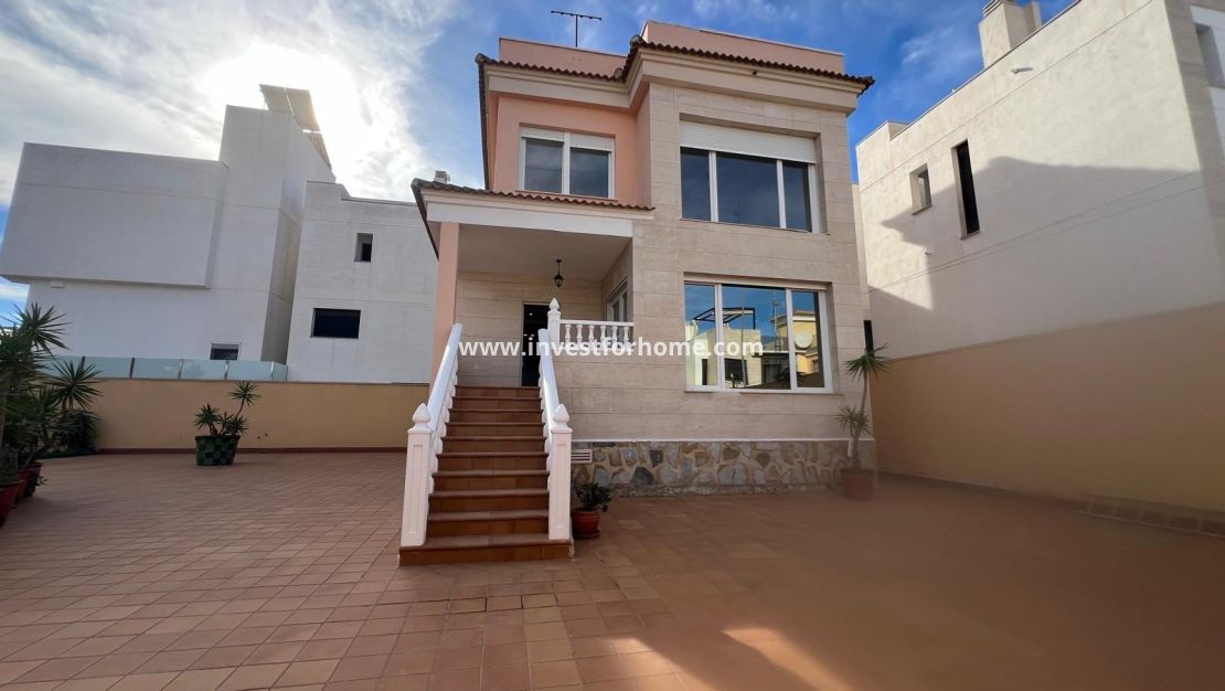 Verkoop - Villa - Orihuela Costa - Villamartín-las Filipinas