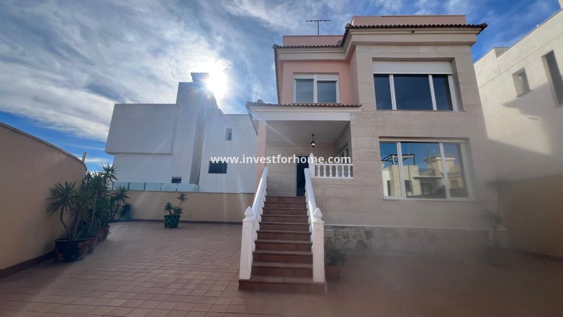 Verkoop - Villa - Orihuela Costa - Villamartín-las Filipinas