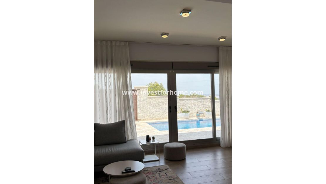 Verkoop - Villa - Orihuela Costa - Villamartín-las Filipinas