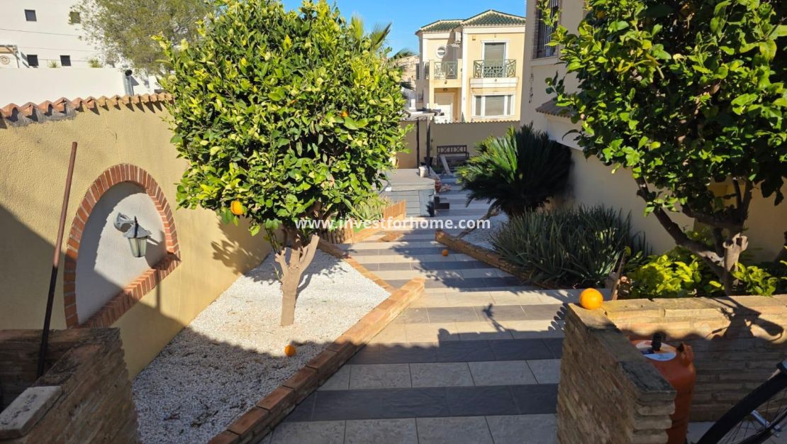 Verkoop - Villa - Orihuela Costa - Villamartín-las Filipinas