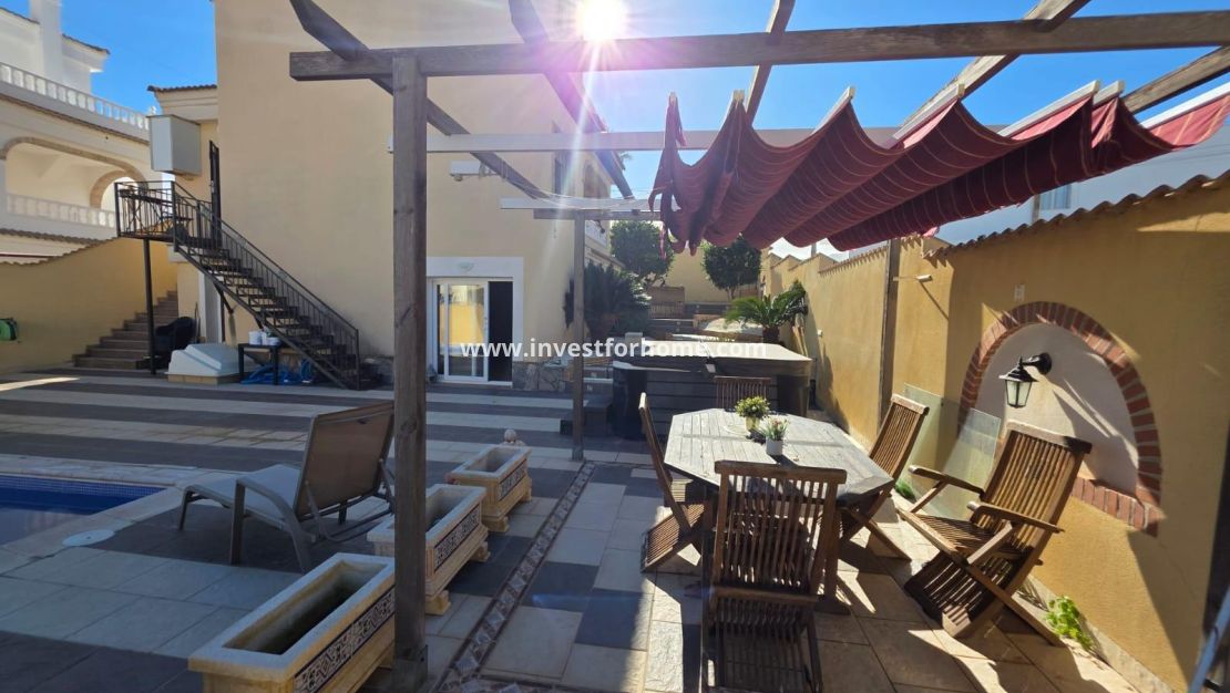 Verkoop - Villa - Orihuela Costa - Villamartín-las Filipinas