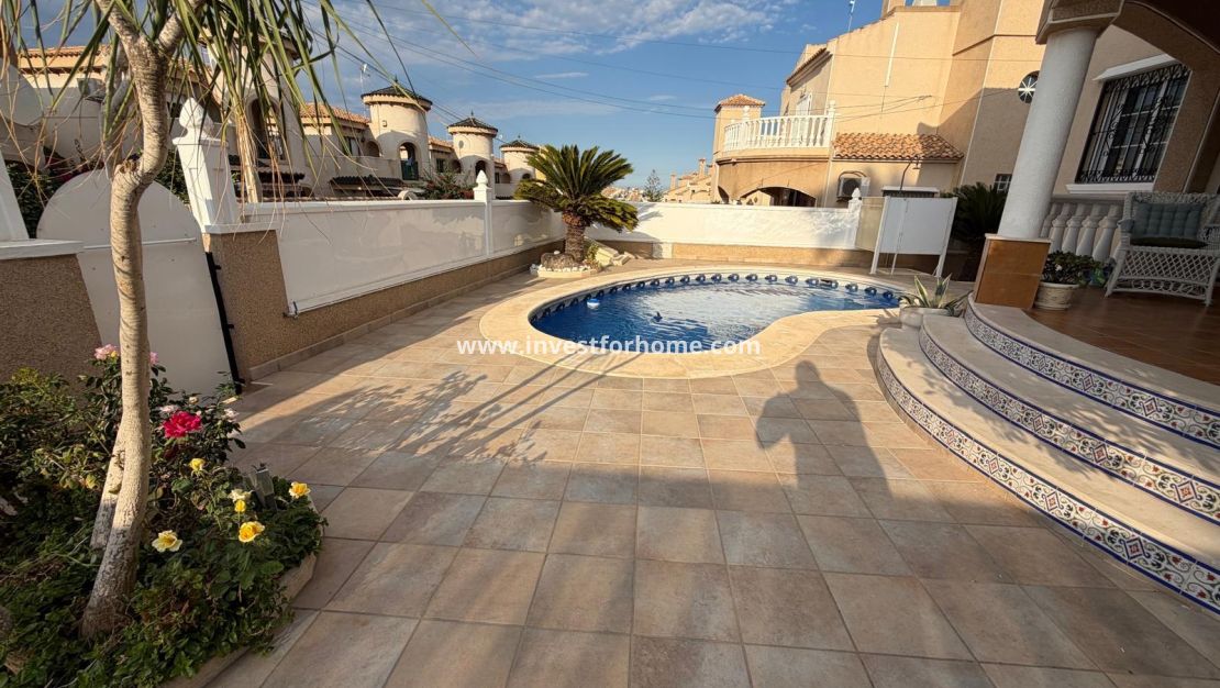 Verkoop - Villa - Orihuela Costa - Villamartín
