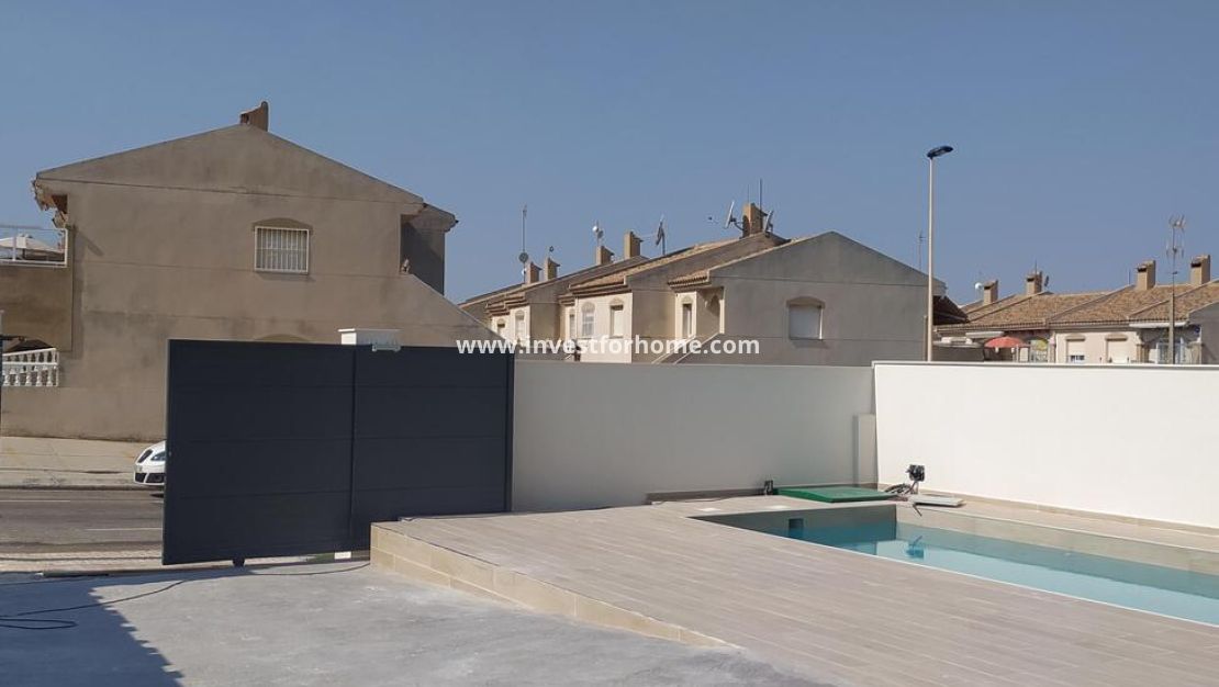 Verkoop - Villa - Torrevieja - aguas nuevas