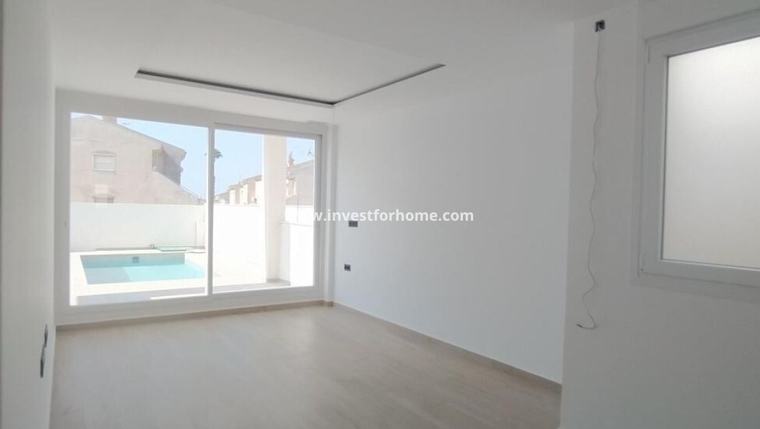Verkoop - Villa - Torrevieja - aguas nuevas