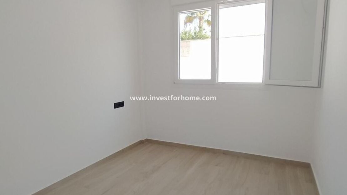 Verkoop - Villa - Torrevieja - aguas nuevas