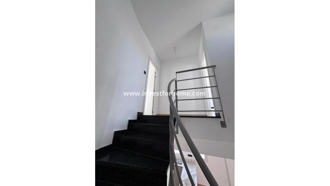 Verkoop - Villa - Torrevieja - aguas nuevas