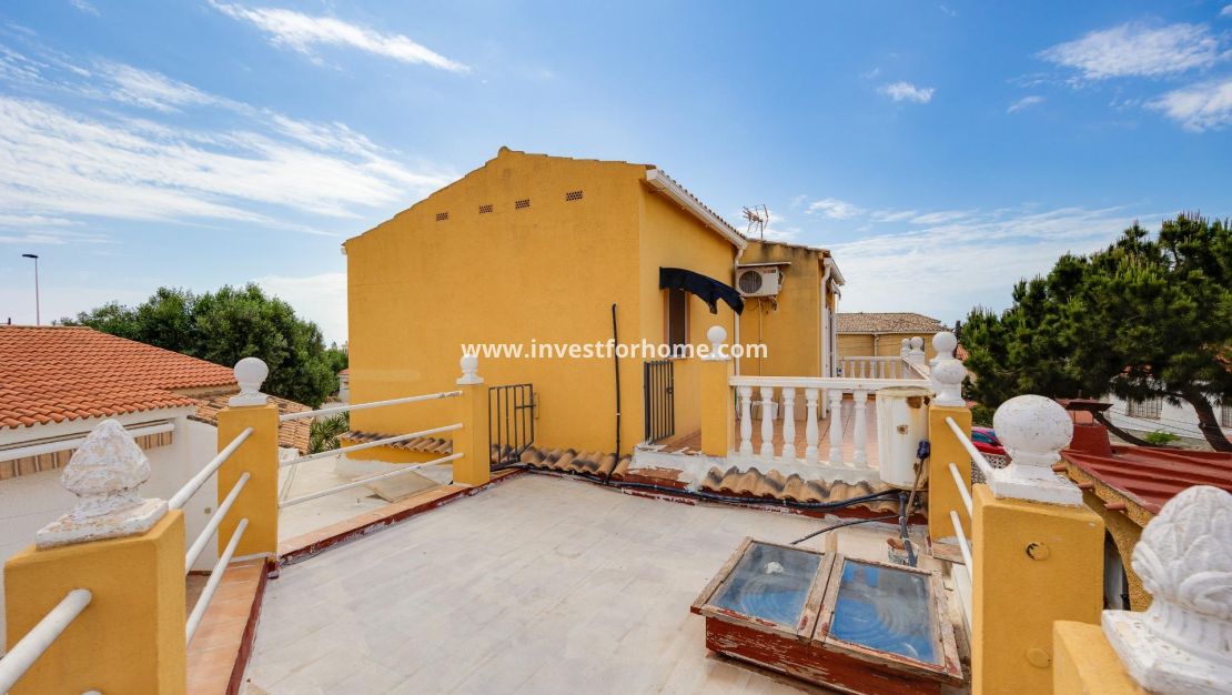 Verkoop - Villa - Torrevieja - aguas nuevas