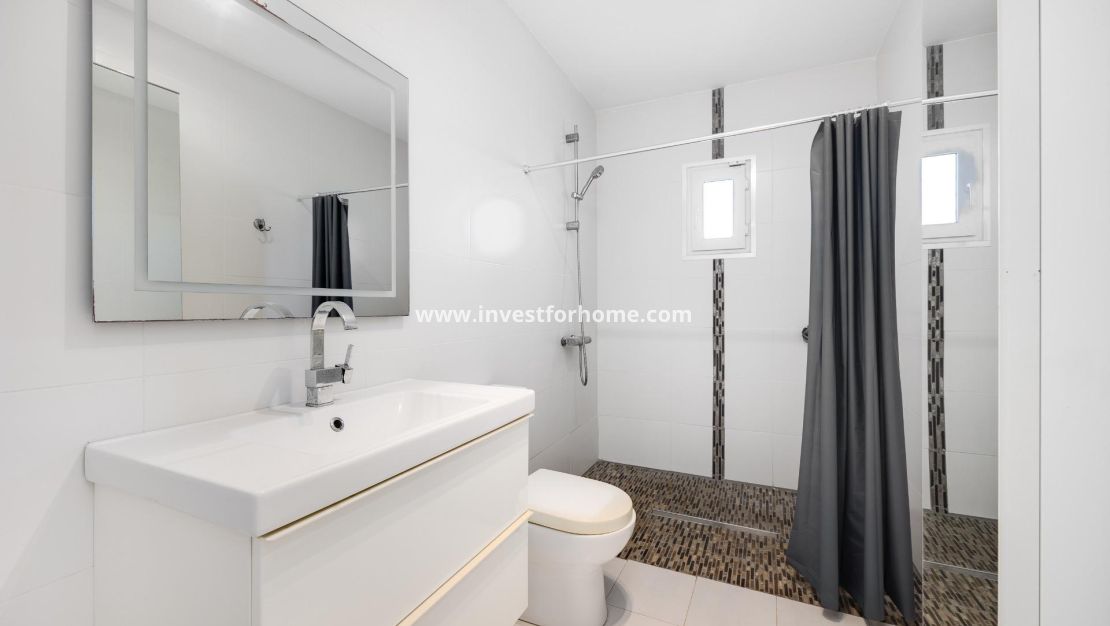 Verkoop - Villa - Torrevieja - aguas nuevas