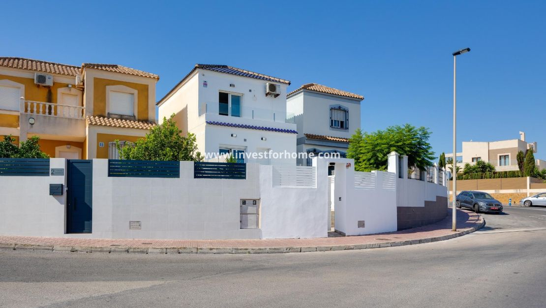 Verkoop - Villa - Torrevieja - aguas nuevas