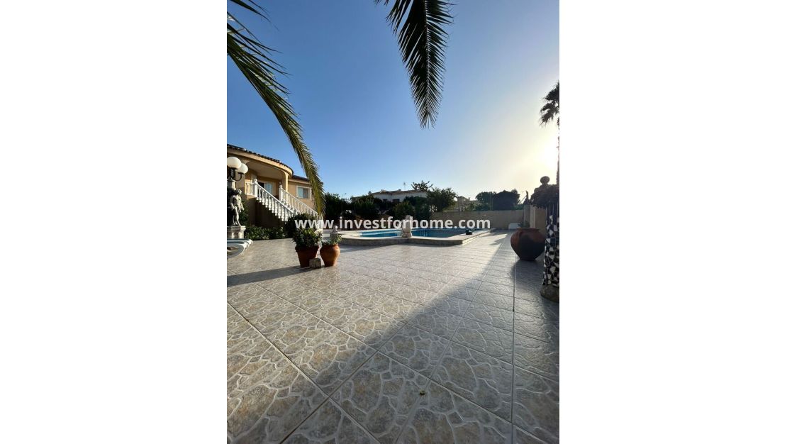 Verkoop - Villa - Torrevieja - aguas nuevas