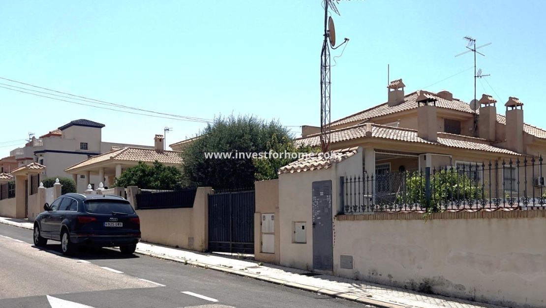Verkoop - Villa - Torrevieja - aguas nuevas