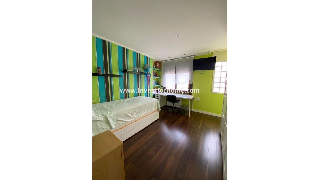 Verkoop - Villa - Torrevieja - Centro - Muelle Pesquero