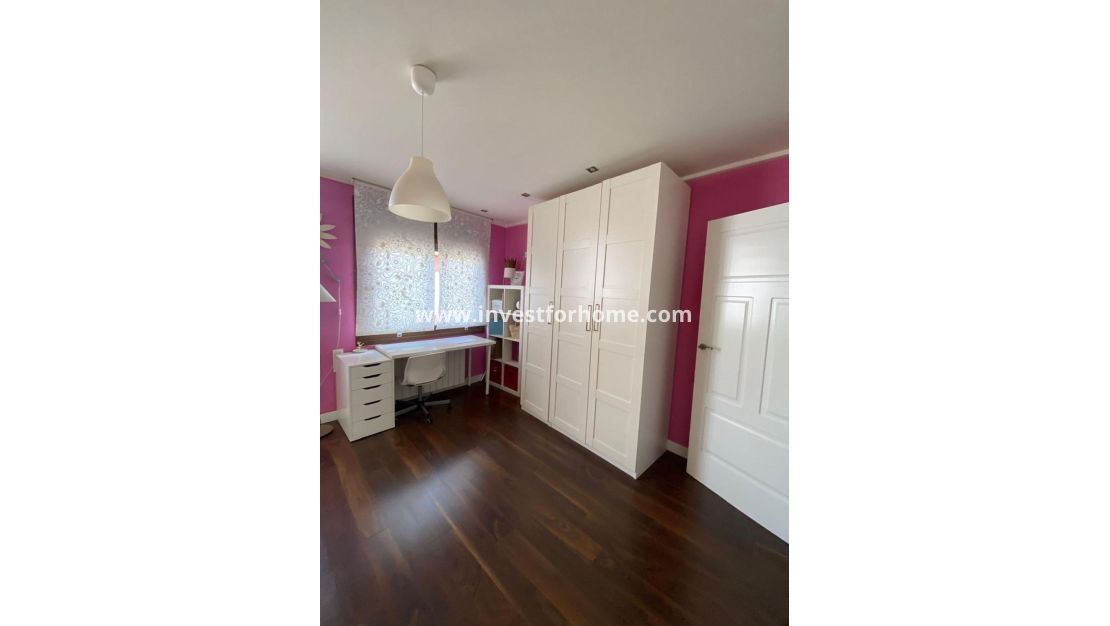 Verkoop - Villa - Torrevieja - Centro - Muelle Pesquero