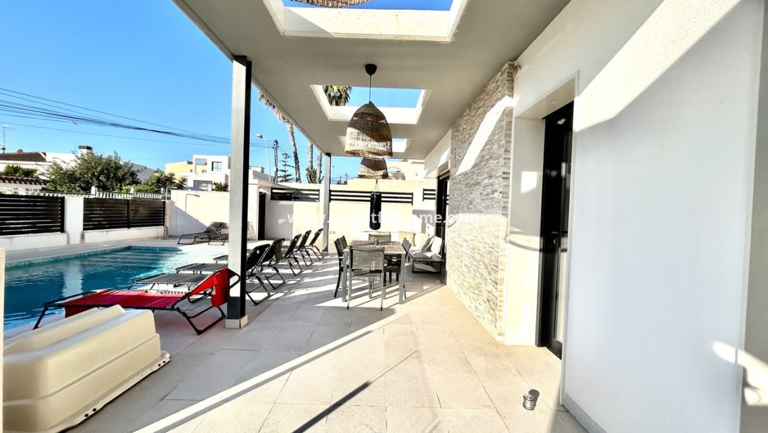 Verkoop - Villa - Torrevieja - Costa Blanca