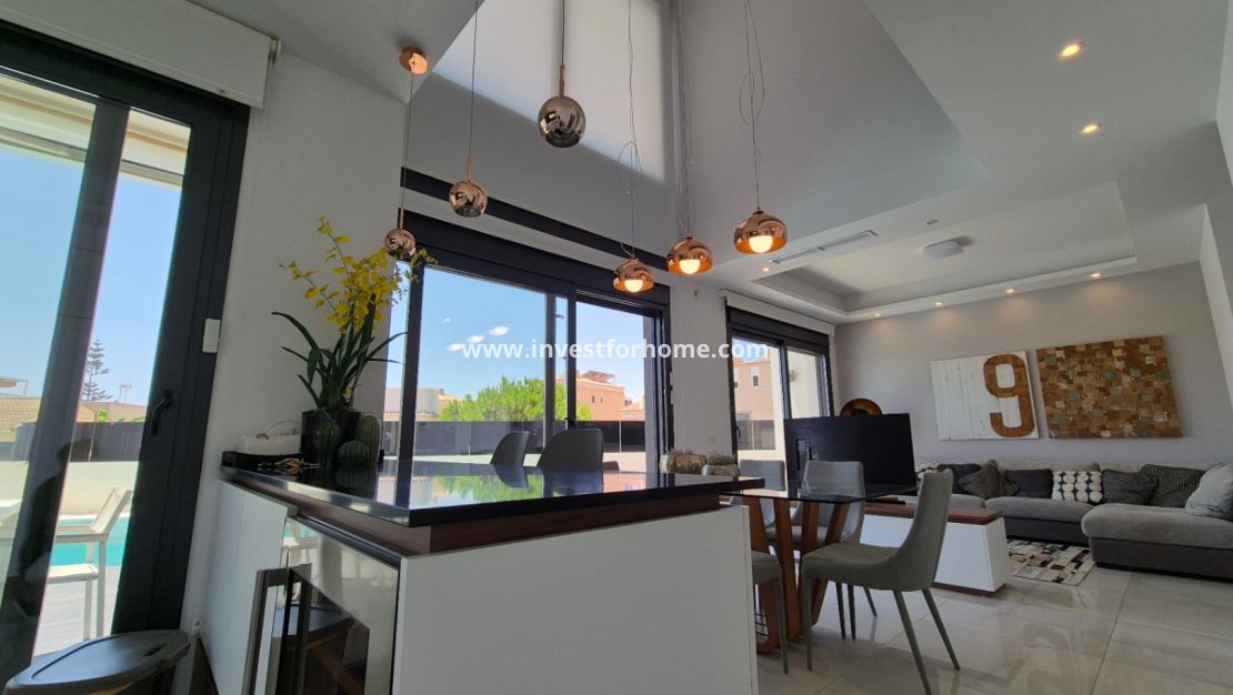 Verkoop - Villa - Torrevieja - Costa Blanca